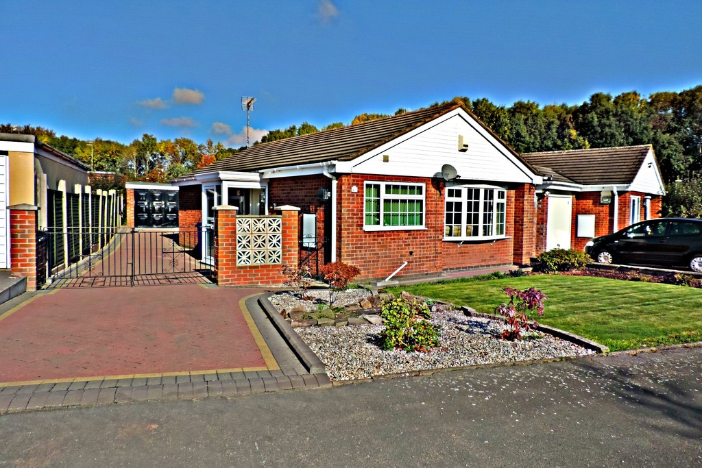 Martin & Co Stafford 3 bedroom Detached Bungalow Let in Wenham Drive