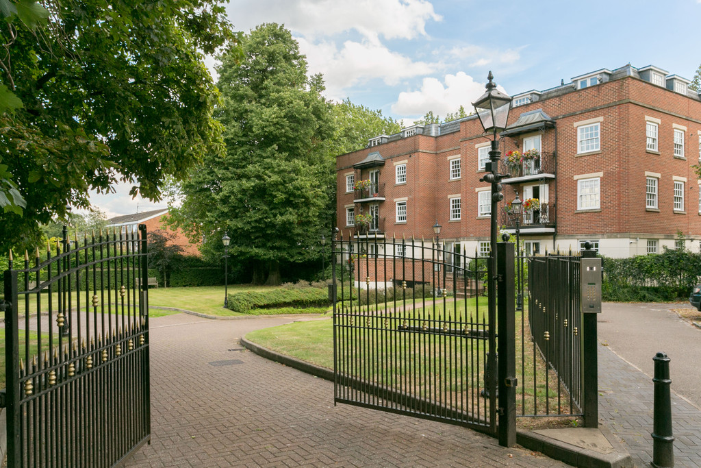 Martin & Co Wanstead 2 bedroom Apartment SSTC in Manor House Gardens