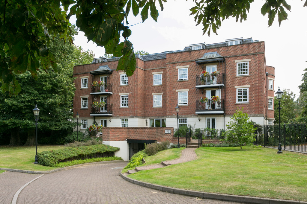Martin & Co Wanstead 2 bedroom Apartment SSTC in Manor House Gardens