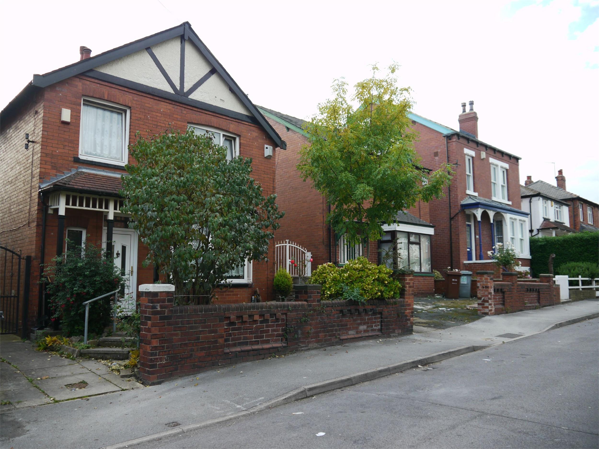 Whitegates South Leeds 4 bedroom Detached House SSTC in Cross Flatts Avenue, Beeston, Leeds