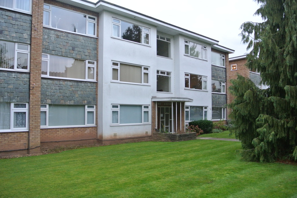 Martin & Co Sutton Coldfield 2 bedroom Apartment Let in Tyne Court, Sutton Coldfield