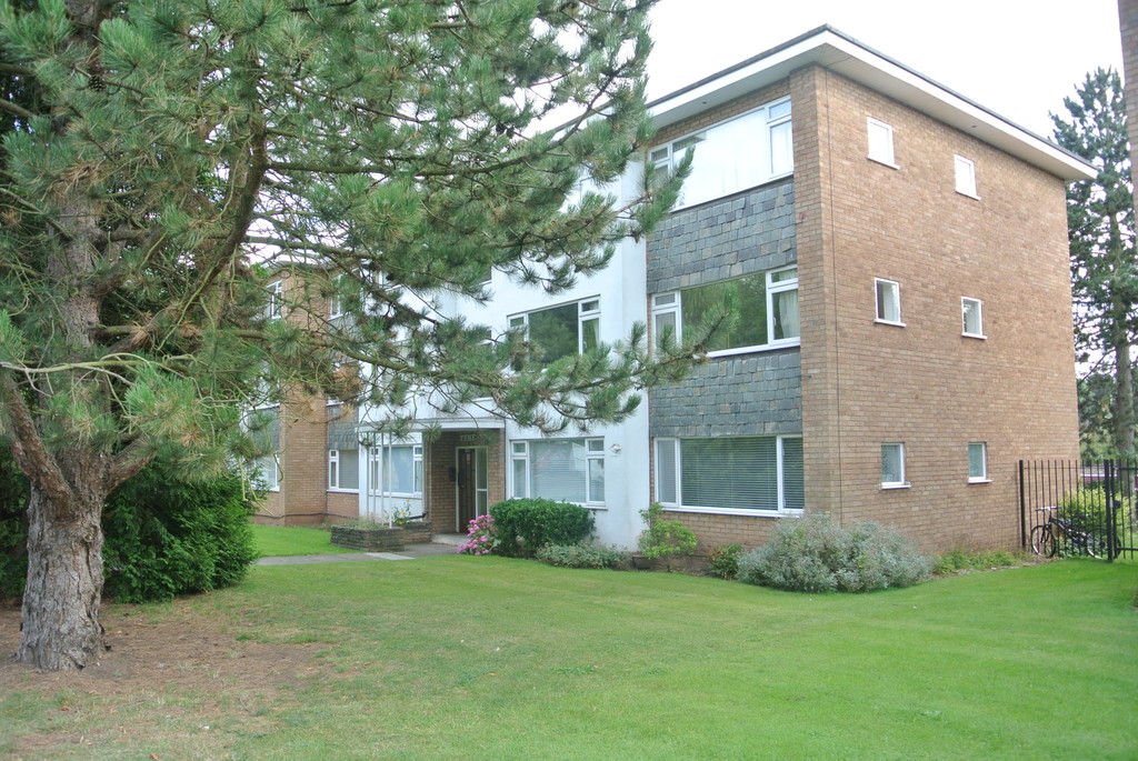 Martin & Co Sutton Coldfield 2 bedroom Apartment Let in Tyne Court