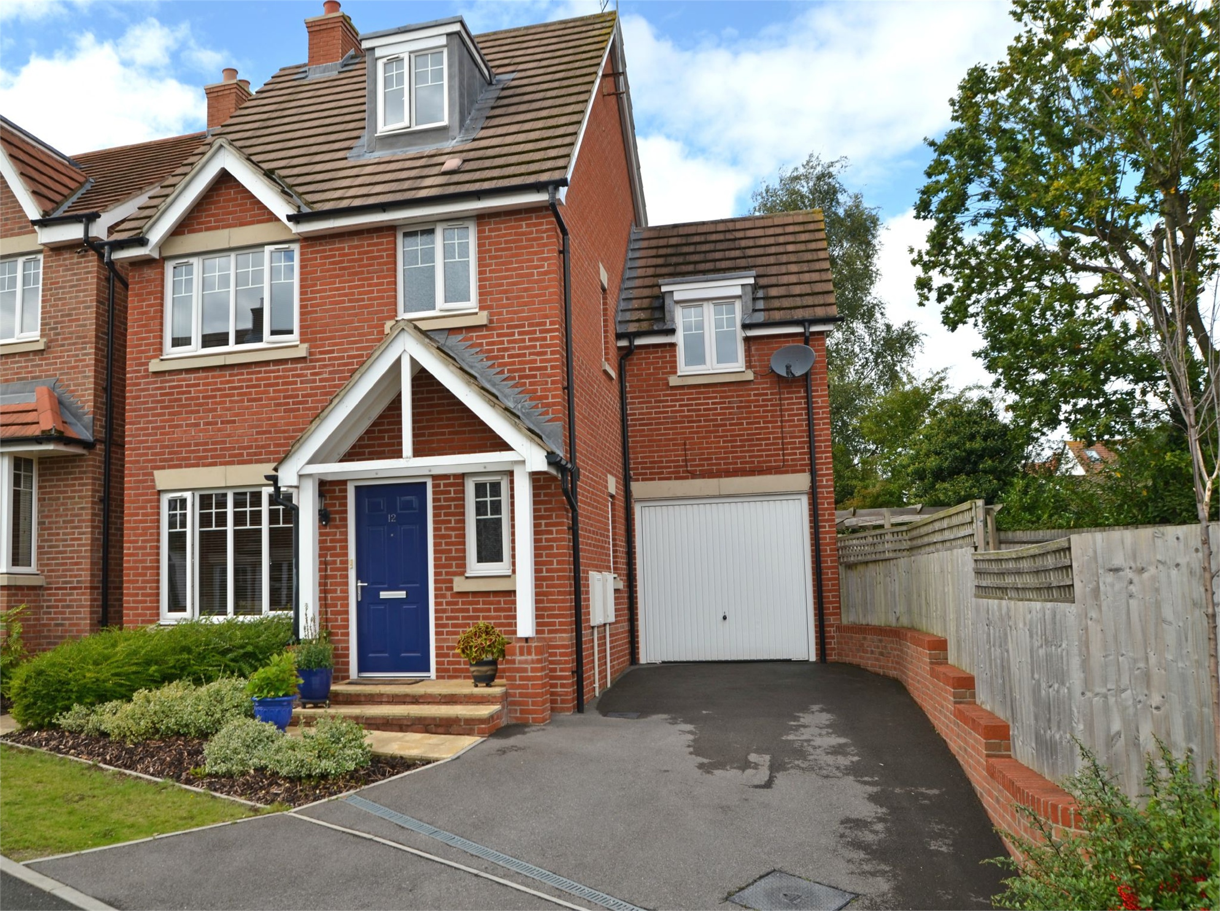 Parkers Tilehurst 4 bedroom Detached House SSTC in Heathway, Tilehurst