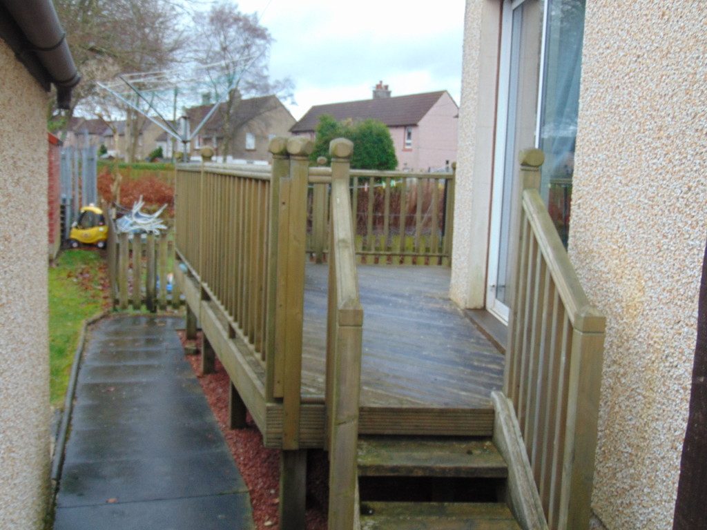 Martin & Co Bathgate 3 bedroom SemiDetached House Let in Longridge