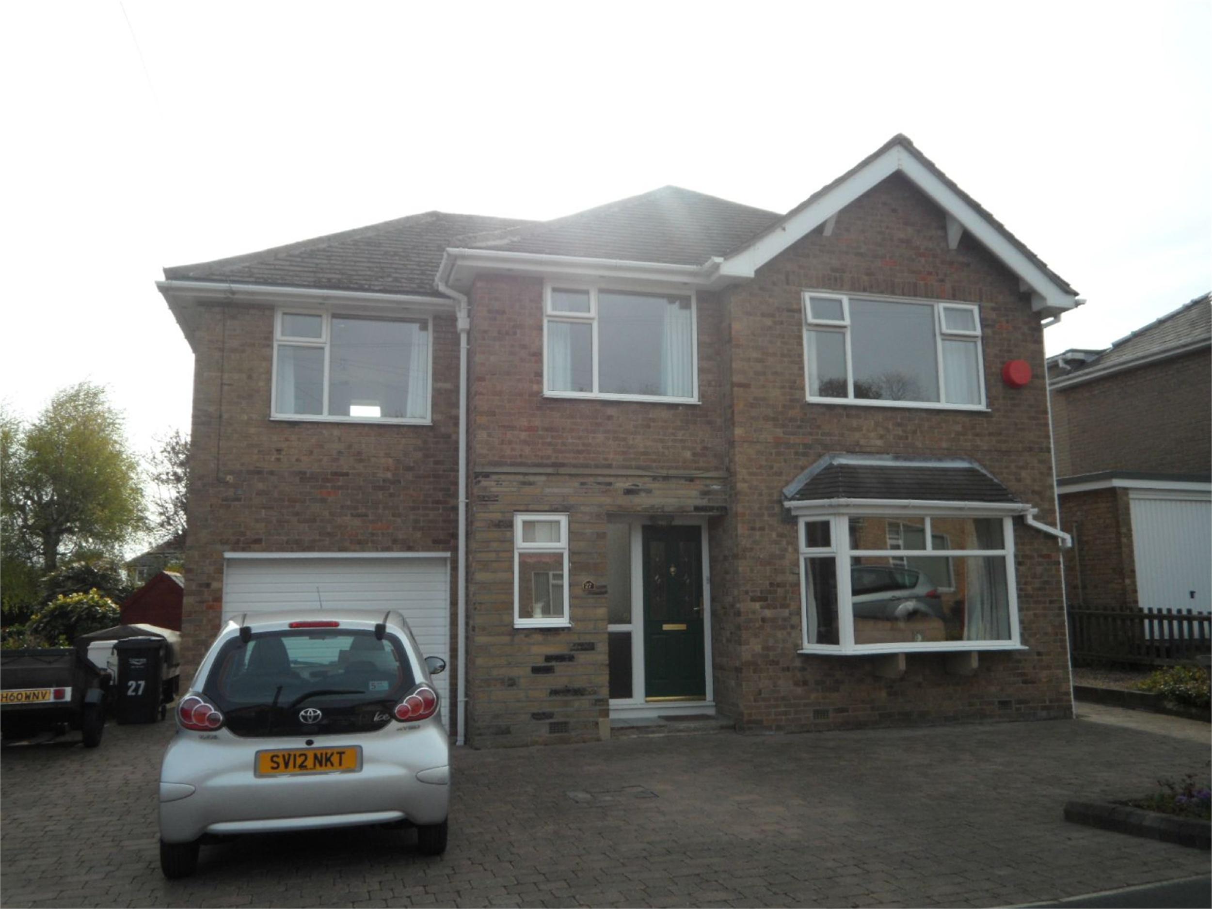 Whitegates Brighouse 4 bedroom Detached House To Let in Long Fallas