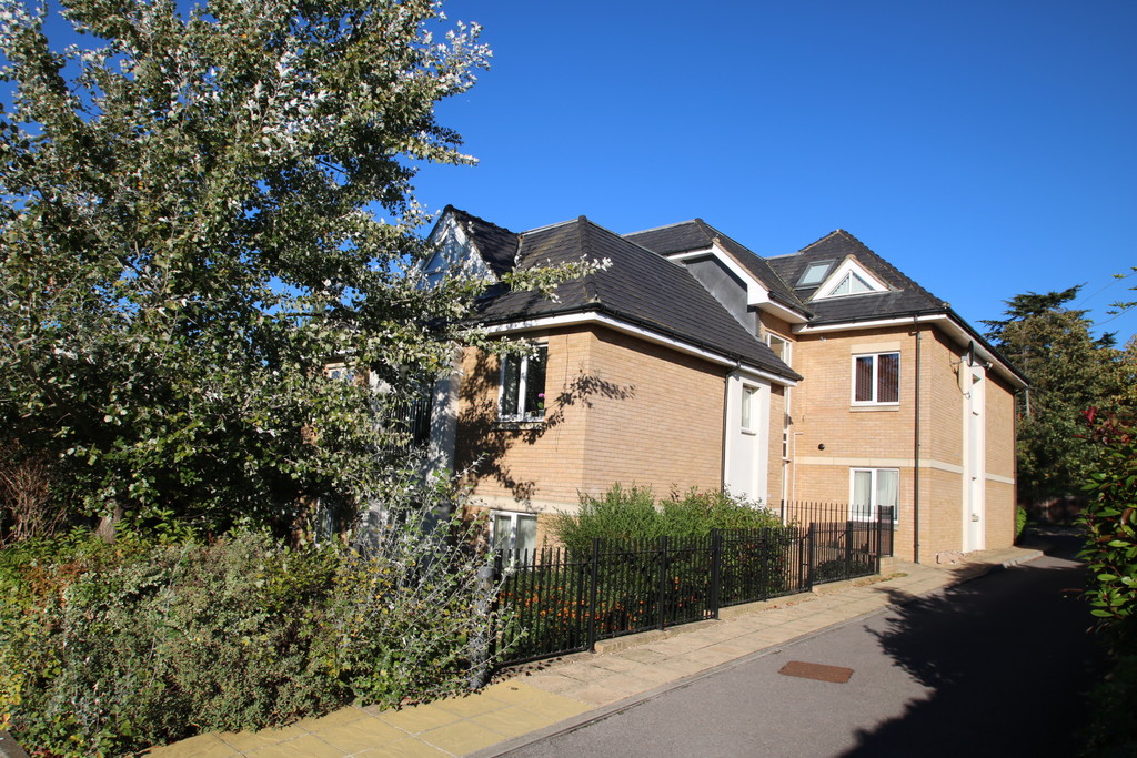 Martin & Co Croydon 2 bedroom Apartment Let in Pampisford Road, South