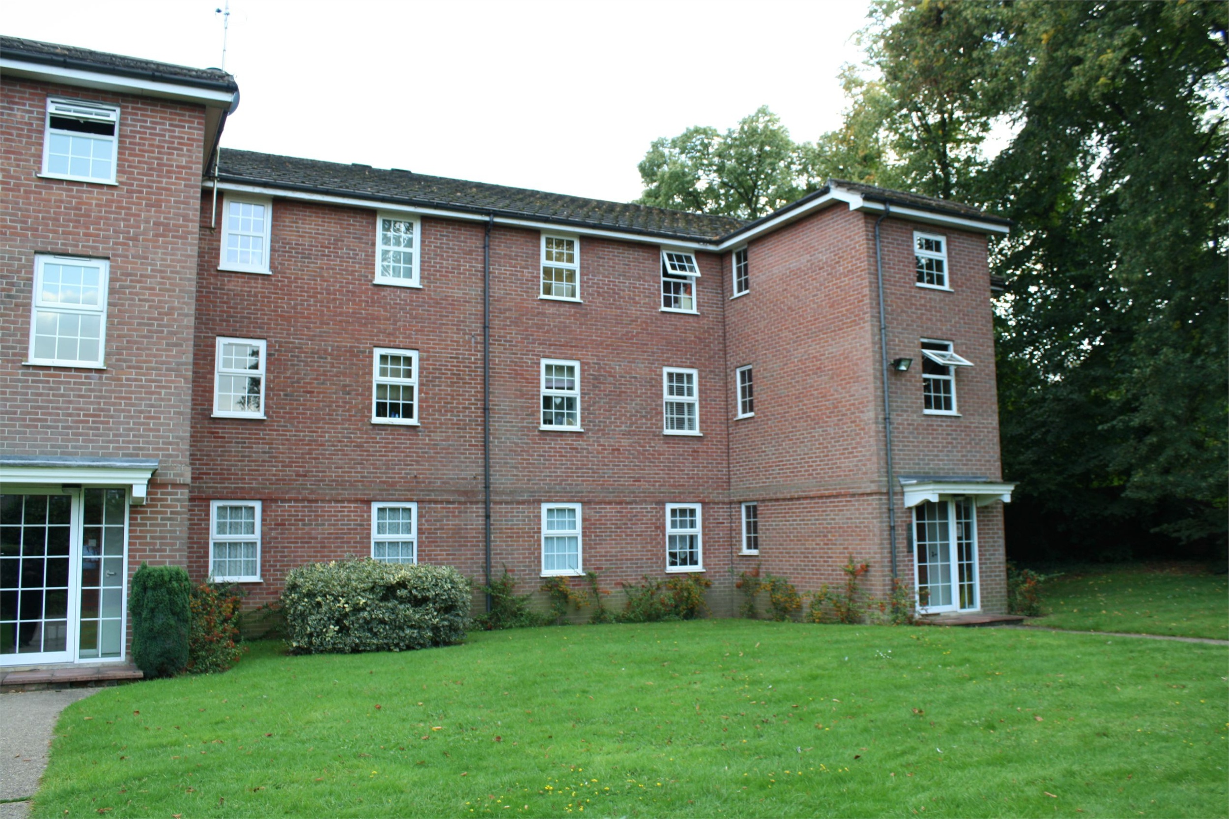 Parkers Reading 2 bedroom Apartment To Let in Armadale Court, Westcote
