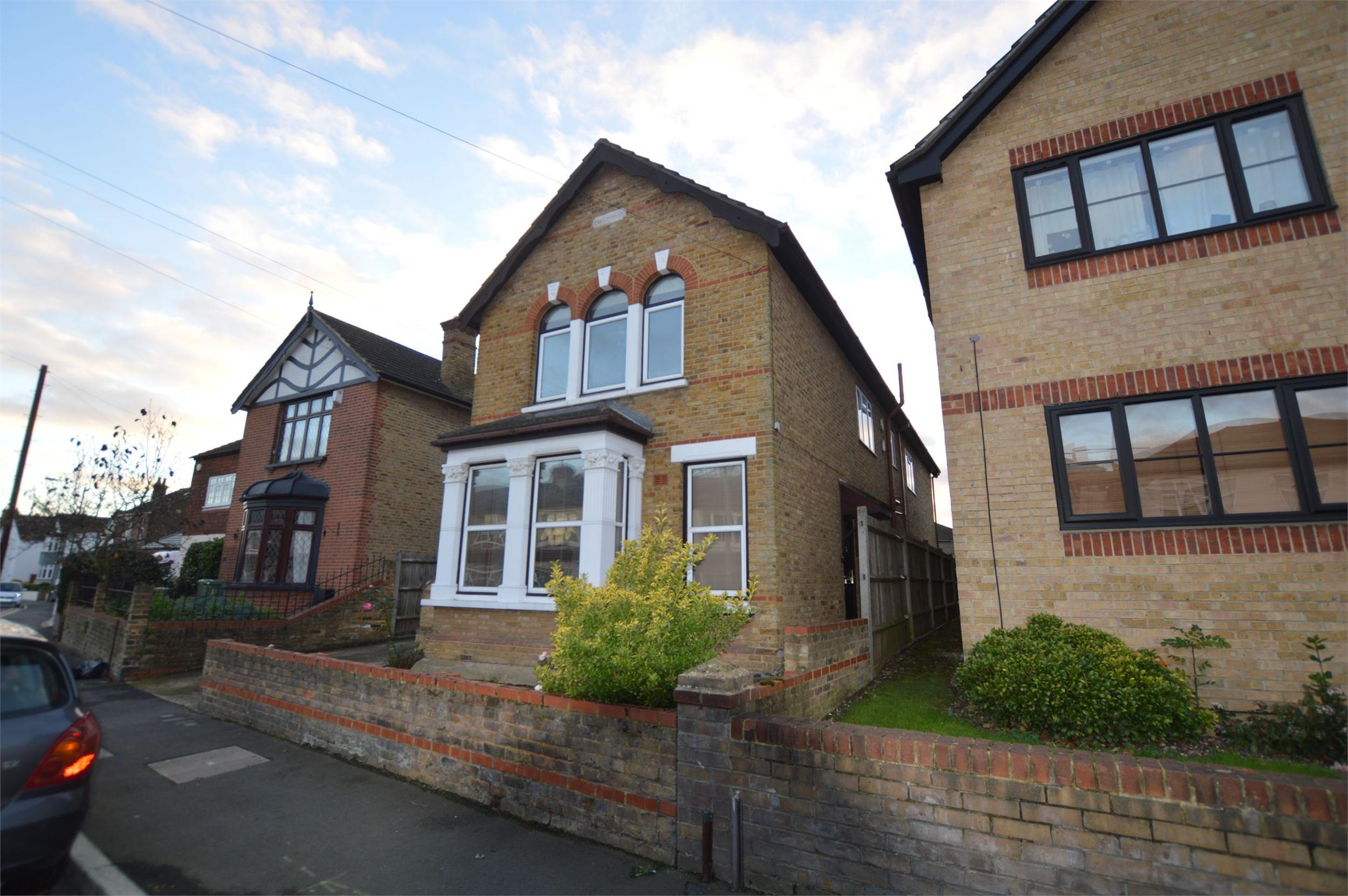 Estate agents and letting agents in the UK. Houses, flats and new homes