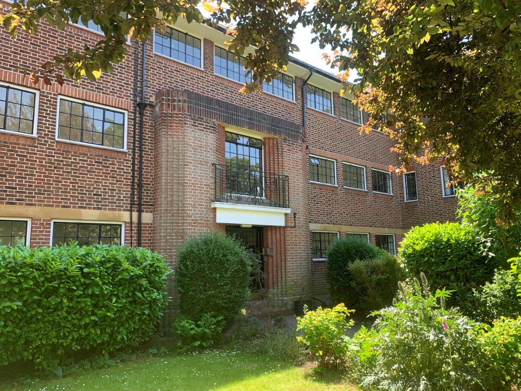 Martin & Co Twickenham 2 bedroom Apartment Let in Strawberry Hill