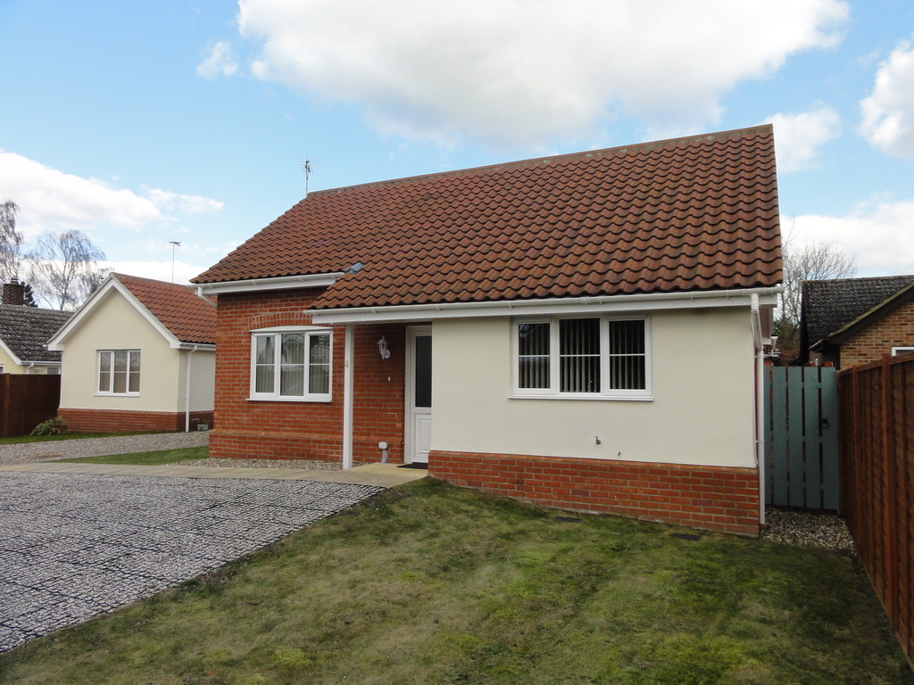 Martin & Co Bury St Edmunds 2 bedroom Detached Bungalow Let in Thurston