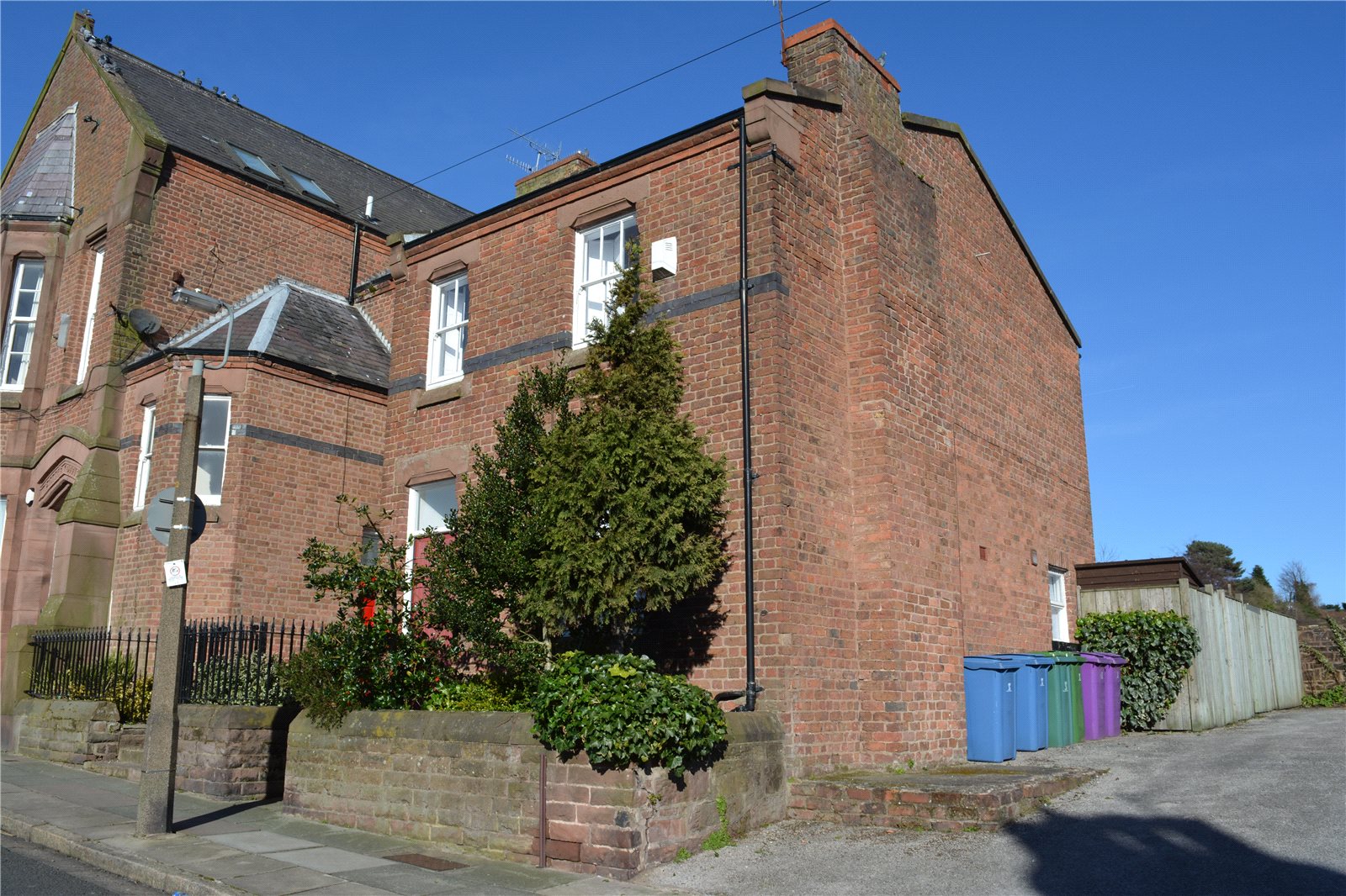 Whitegates Woolton 2 bedroom End of Terrace House To Let in Woolton Court, Quarry Street