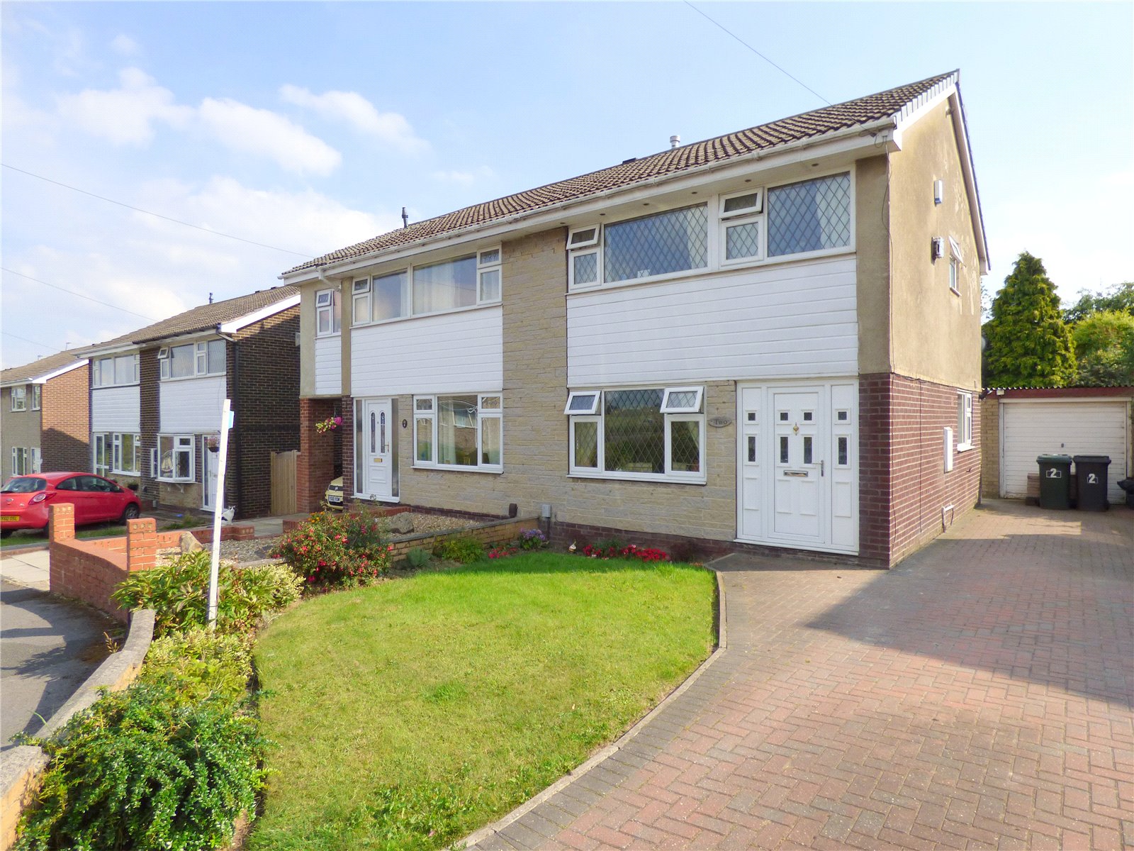 Whitegates Cleckheaton 3 bedroom House SSTC in Burnsall Road Liversedge