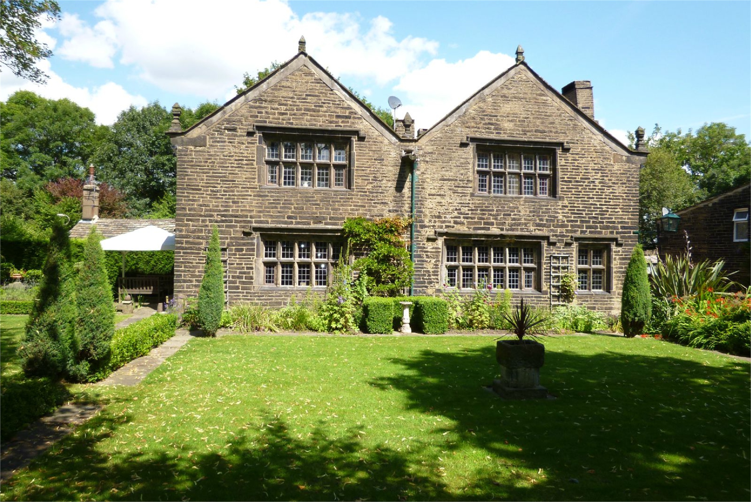 Whitegates Bradford 6 bedroom House For Sale in Little Horton Green