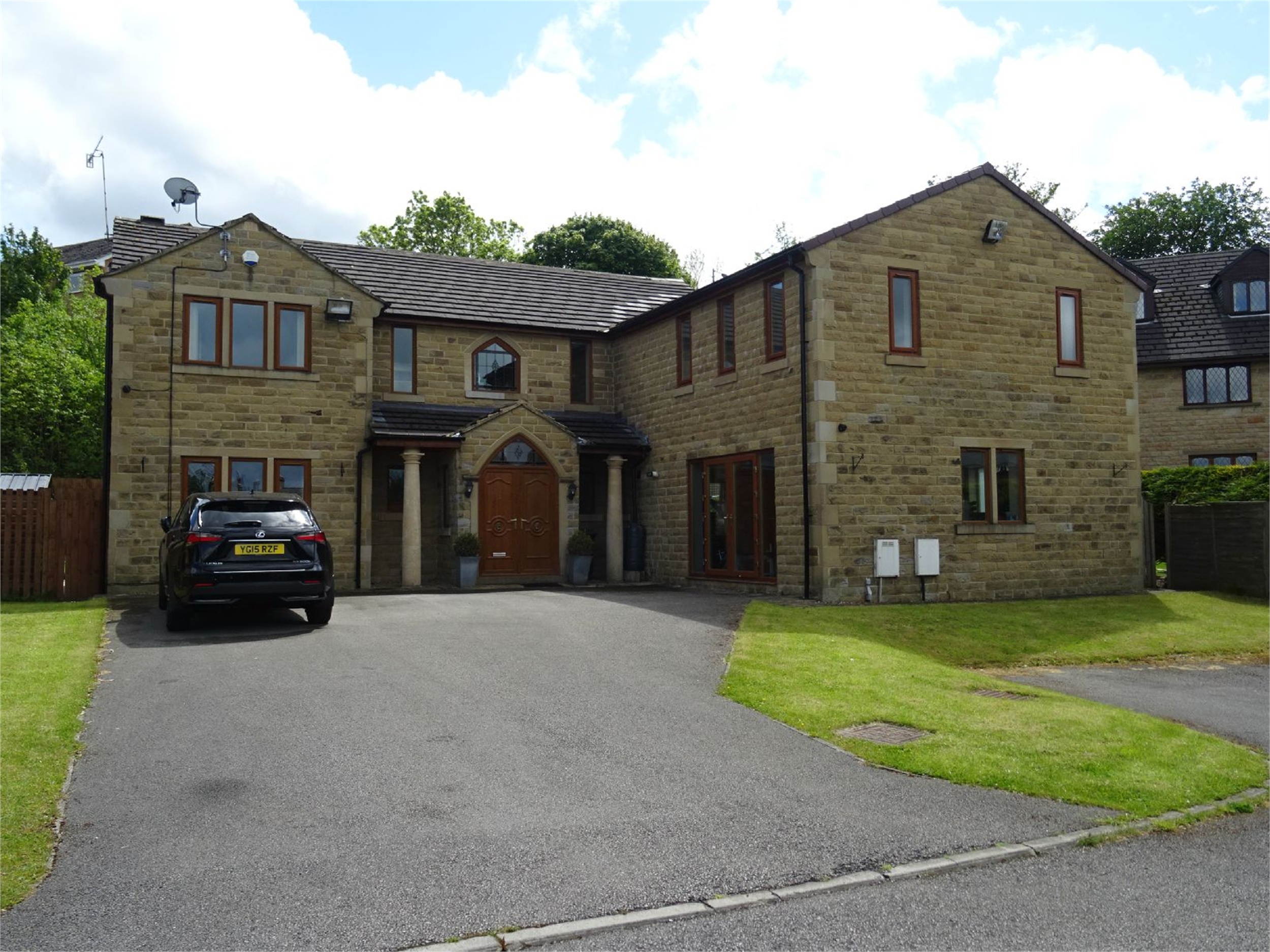 Whitegates Bradford 6 bedroom House SSTC in Coach House Close Bradford
