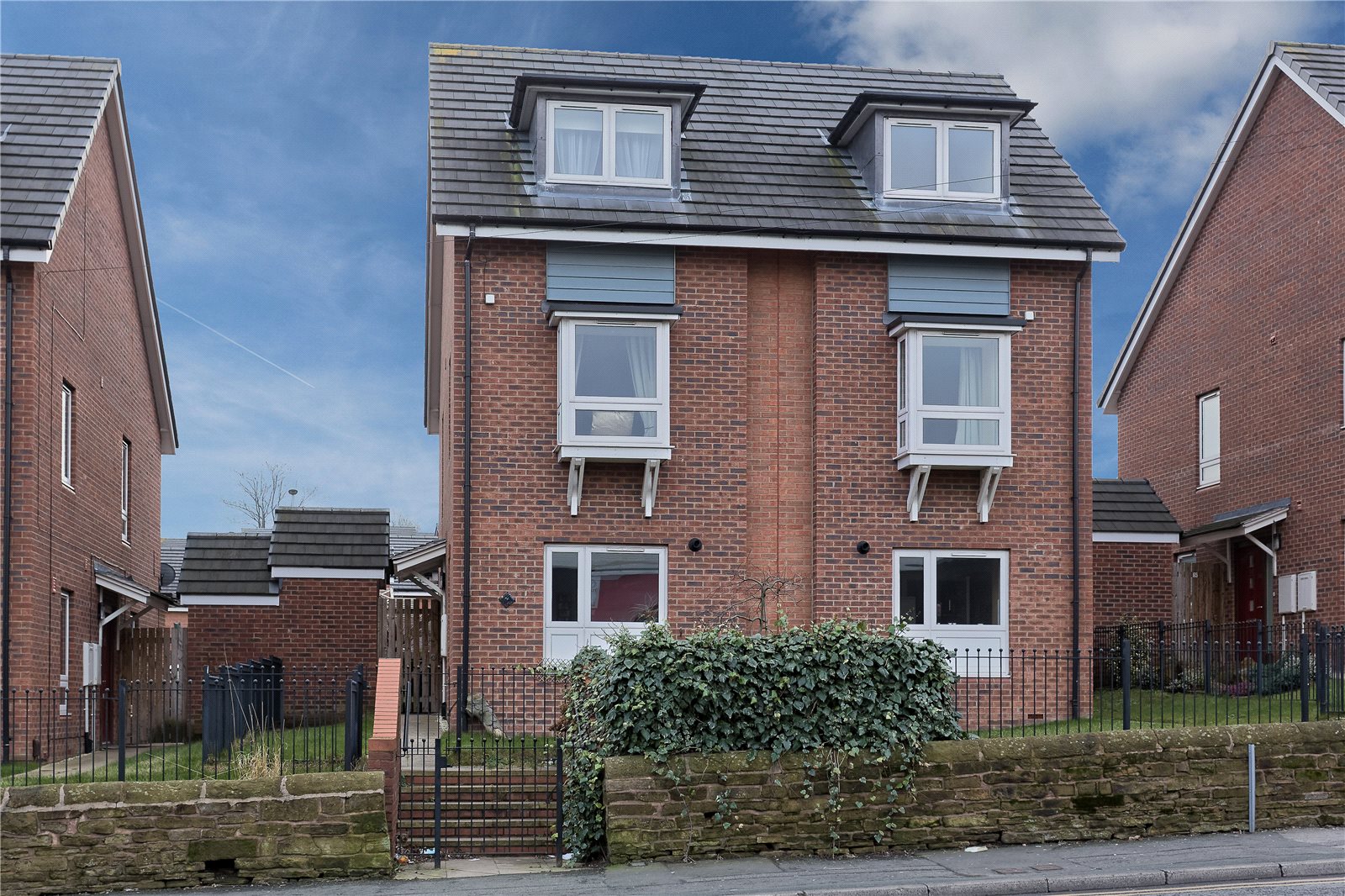 Whitegates Bramley 3 bedroom House for sale in Oldfield Lane Wortley Leeds LS12 Whitegates Whitegates Bramley 3 bedroom House for sale in Oldfield Lane Wortley Leeds LS12 Whitegates