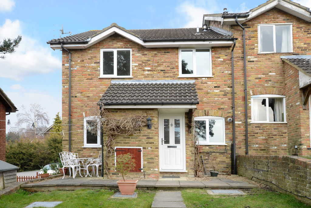 Martin & Co Camberley 2 bedroom End of Terrace House Let in Sandhurst