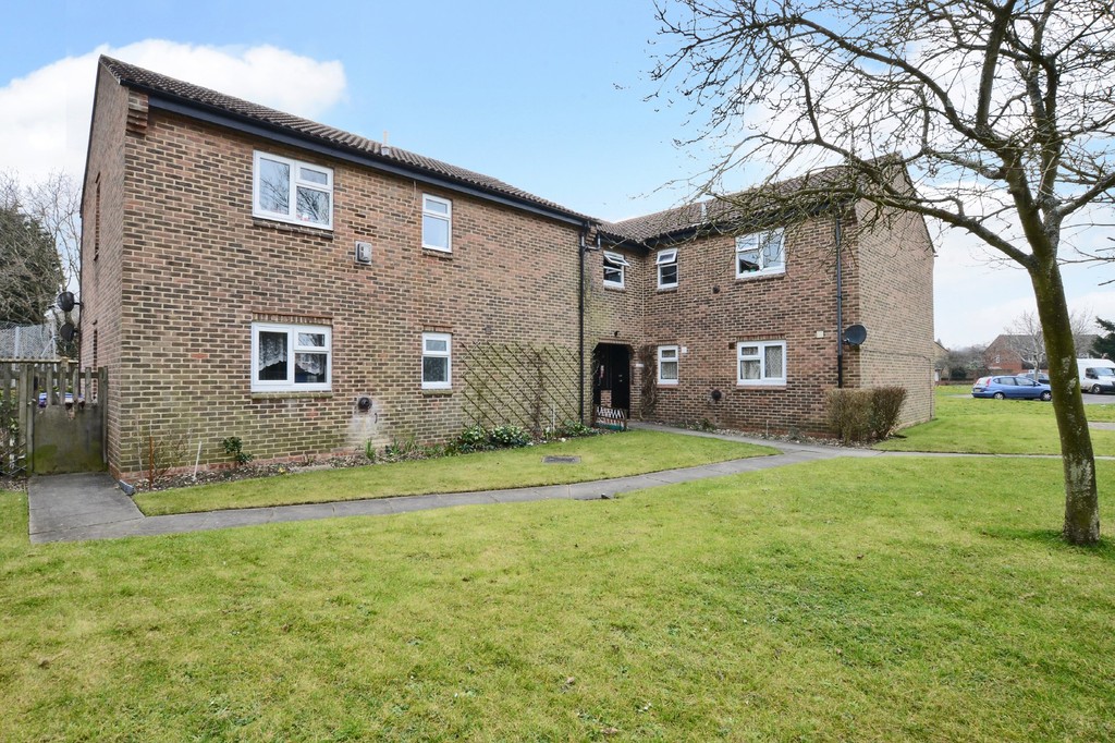 Martin & Co Aldershot 2 bedroom Apartment Let in Heron Wood Road, Aldershot