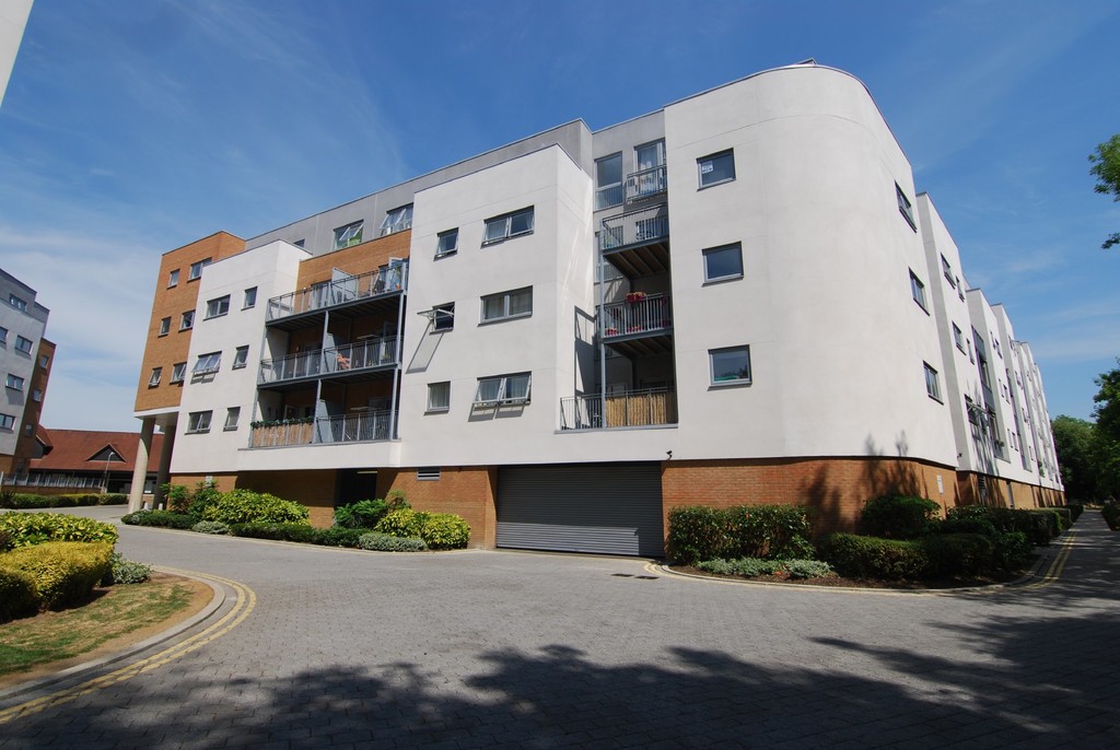 Martin & Co Tonbridge 2 bedroom Apartment Let in Sovereign Way, Tonbridge