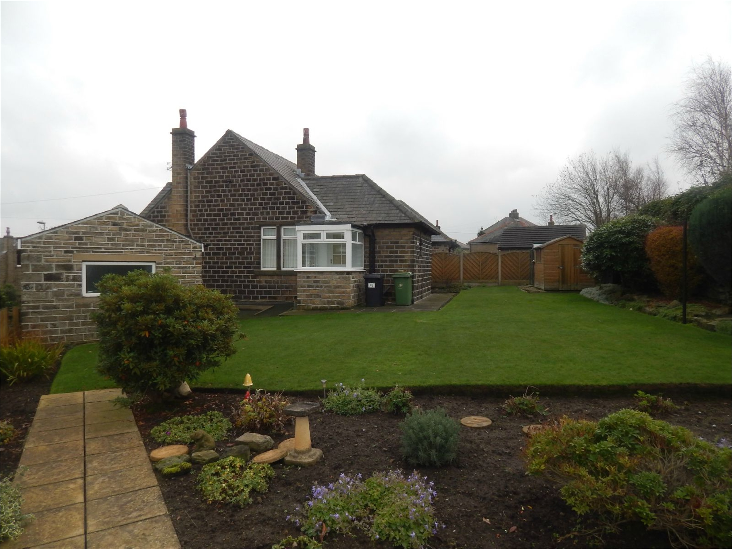 Whitegates Huddersfield 2 bedroom Bungalow to rent in Stonefield Avenue
