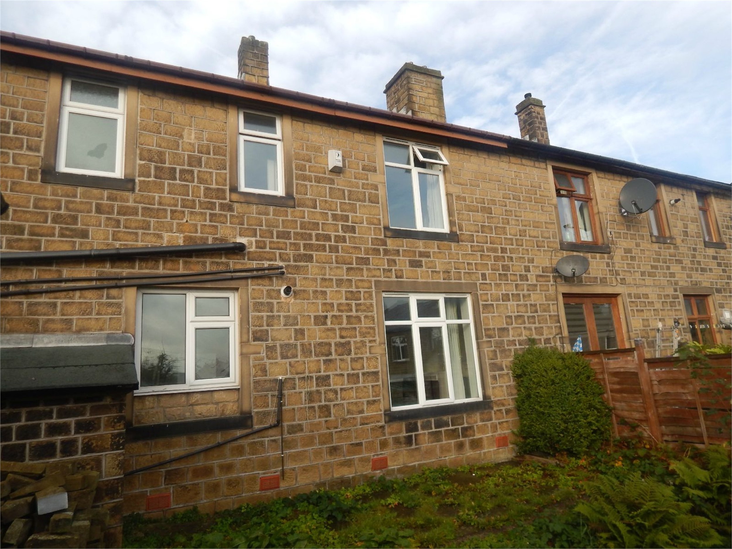Whitegates Huddersfield 5 bedroom House to rent in Oastler Avenue Springwood Huddersfield HD1