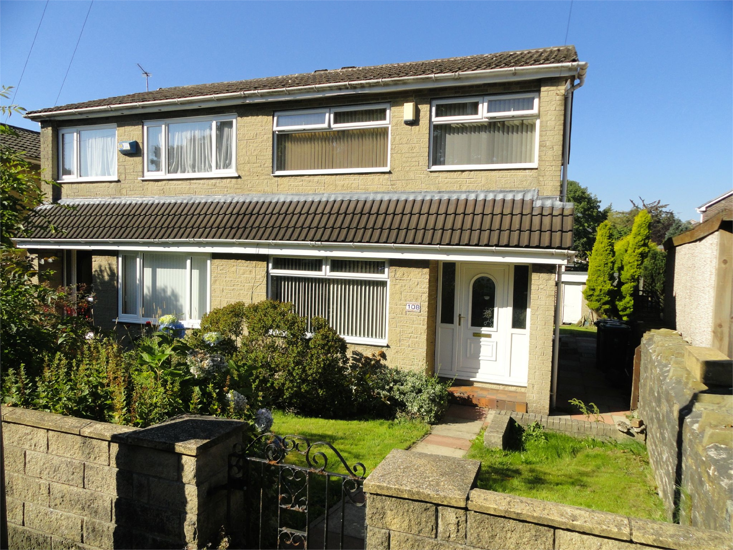 Whitegates Huddersfield 3 bedroom House SSTC in Moor Hill Road