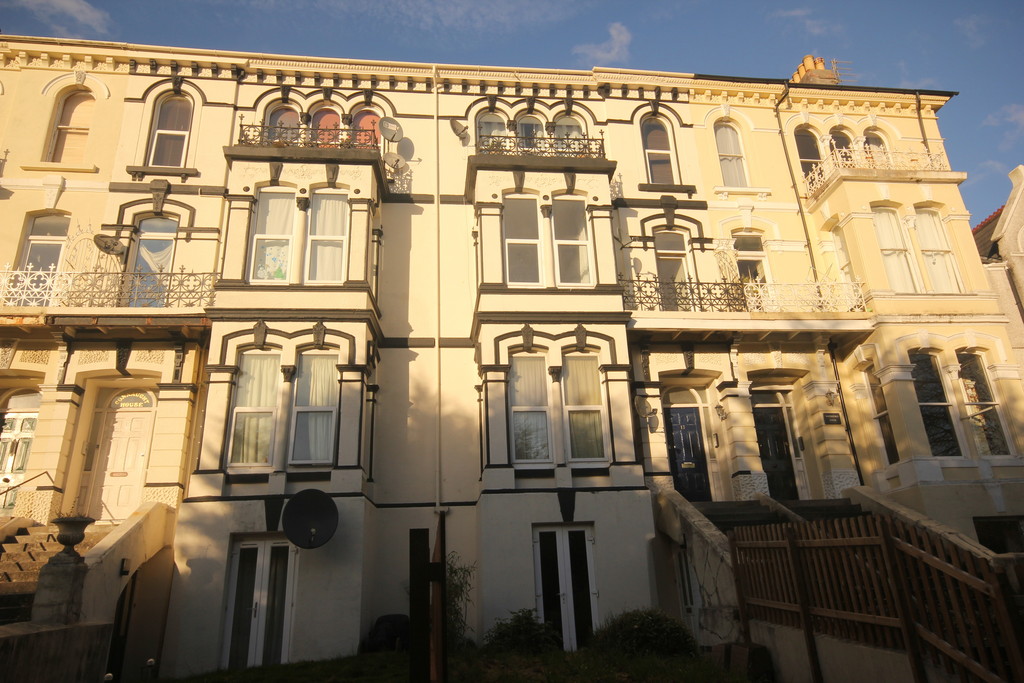 Martin Co Plymouth 2 Bedroom Flat Let In Connaught