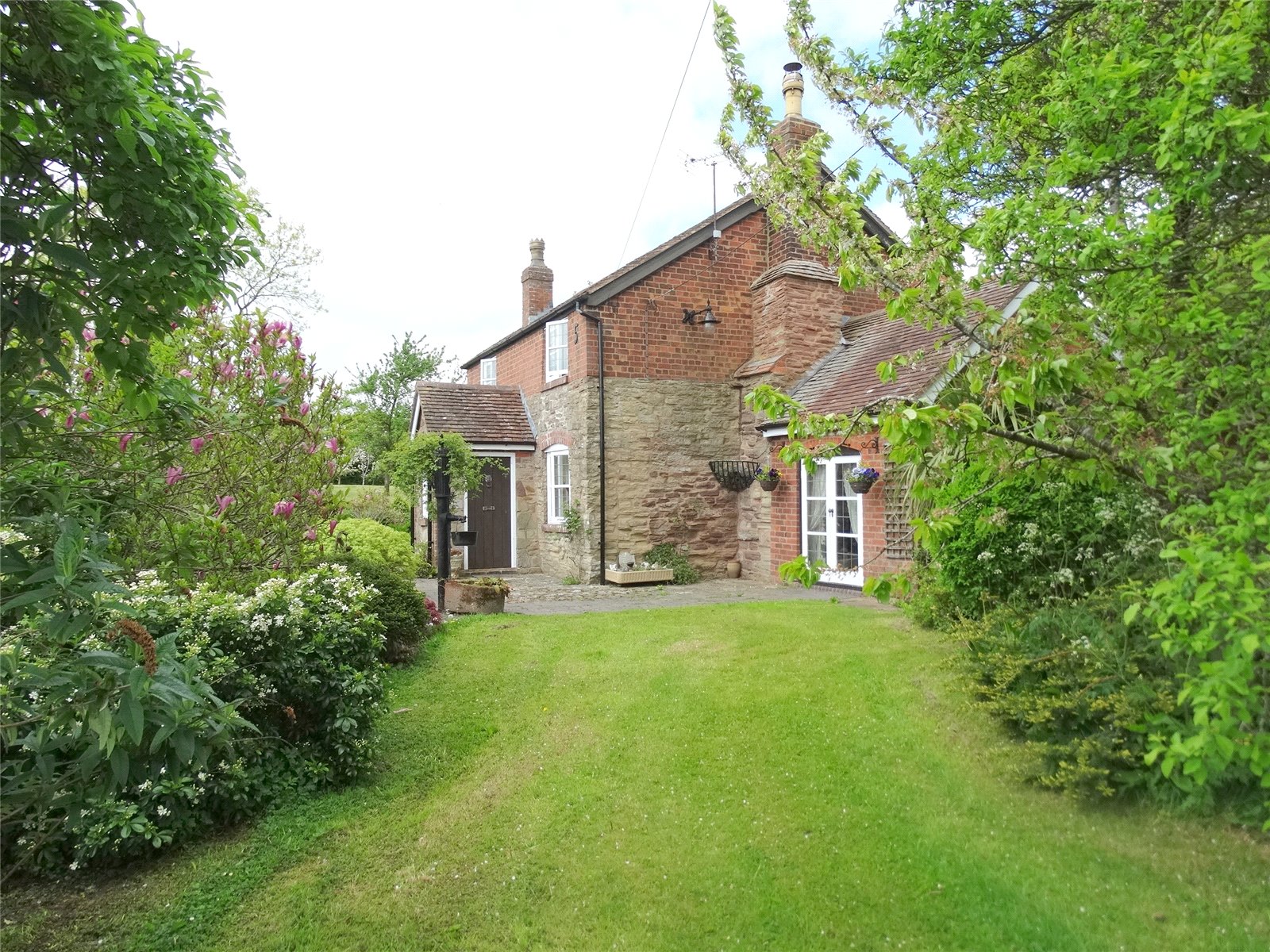 CJ Hole Worcester 3 bedroom Cottage for sale in CliftonOnTeme Worcester Worcestershire WR6