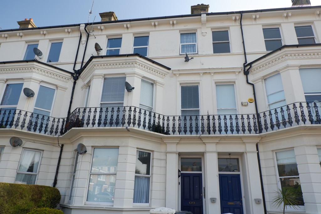 Martin & Co Eastbourne 2 bedroom Ground Floor Flat Let Agreed in