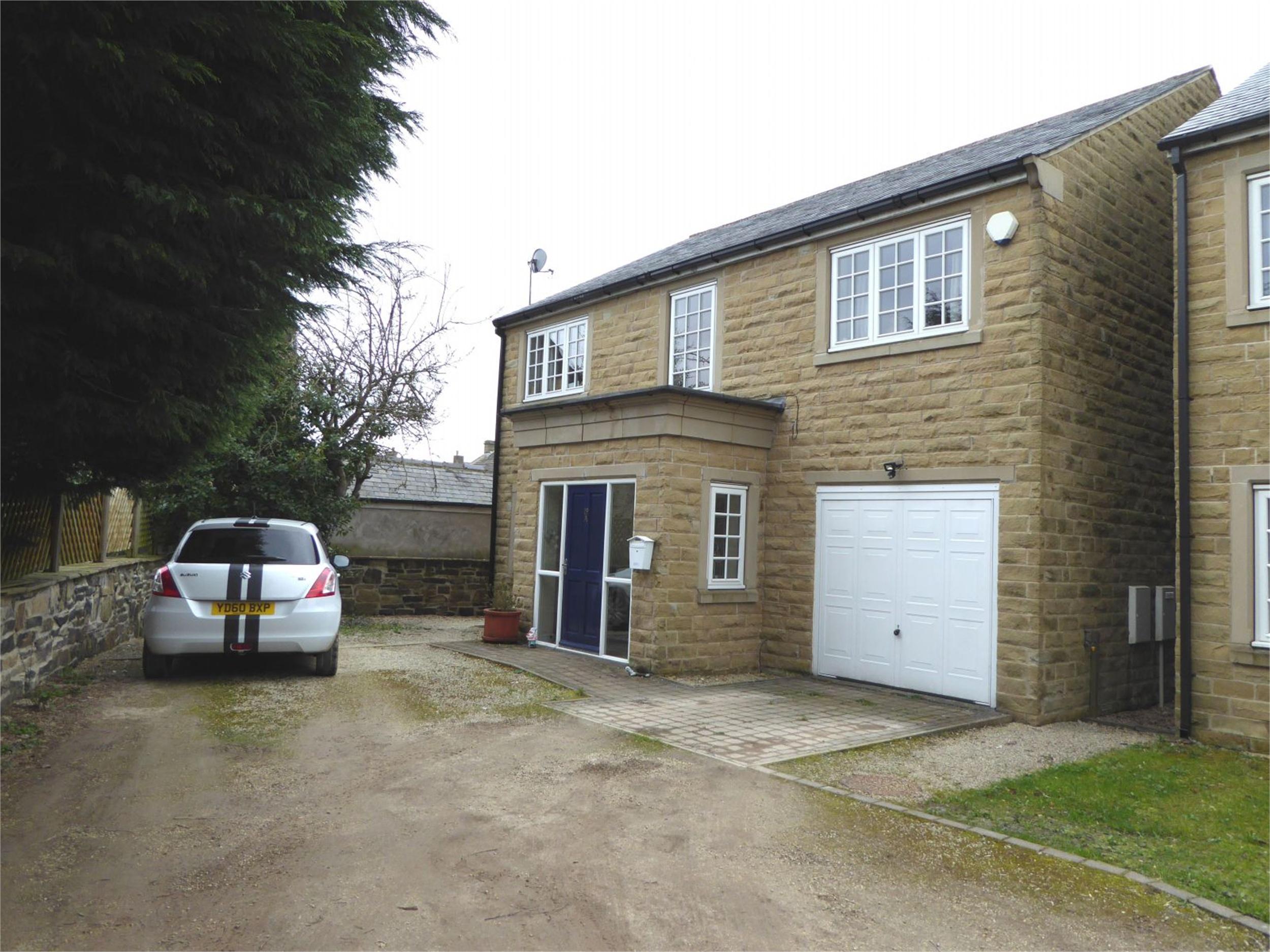 Whitegates Brighouse 4 bedroom Detached House To Let in Half House Lane
