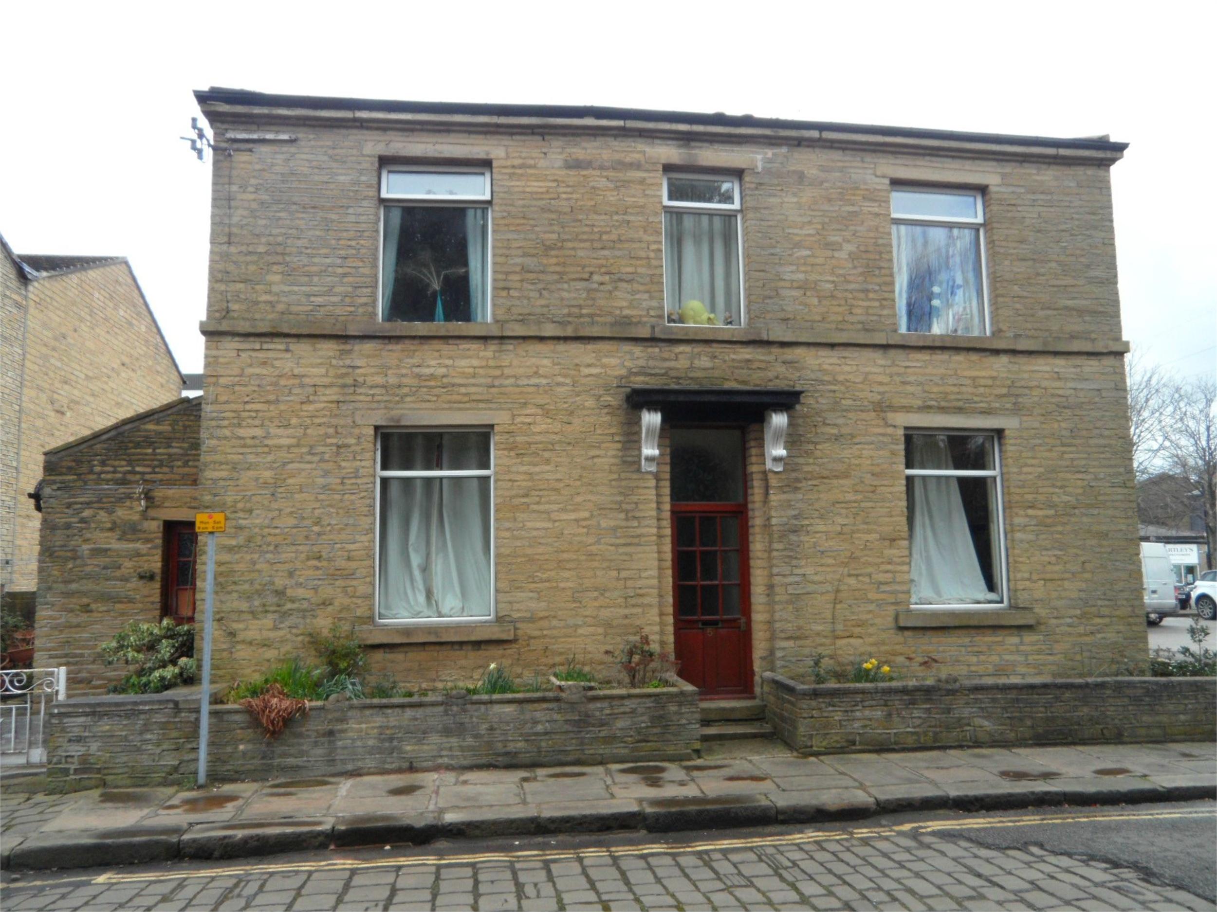 Whitegates Brighouse 3 bedroom Detached House For Sale in 5 Bridge Road