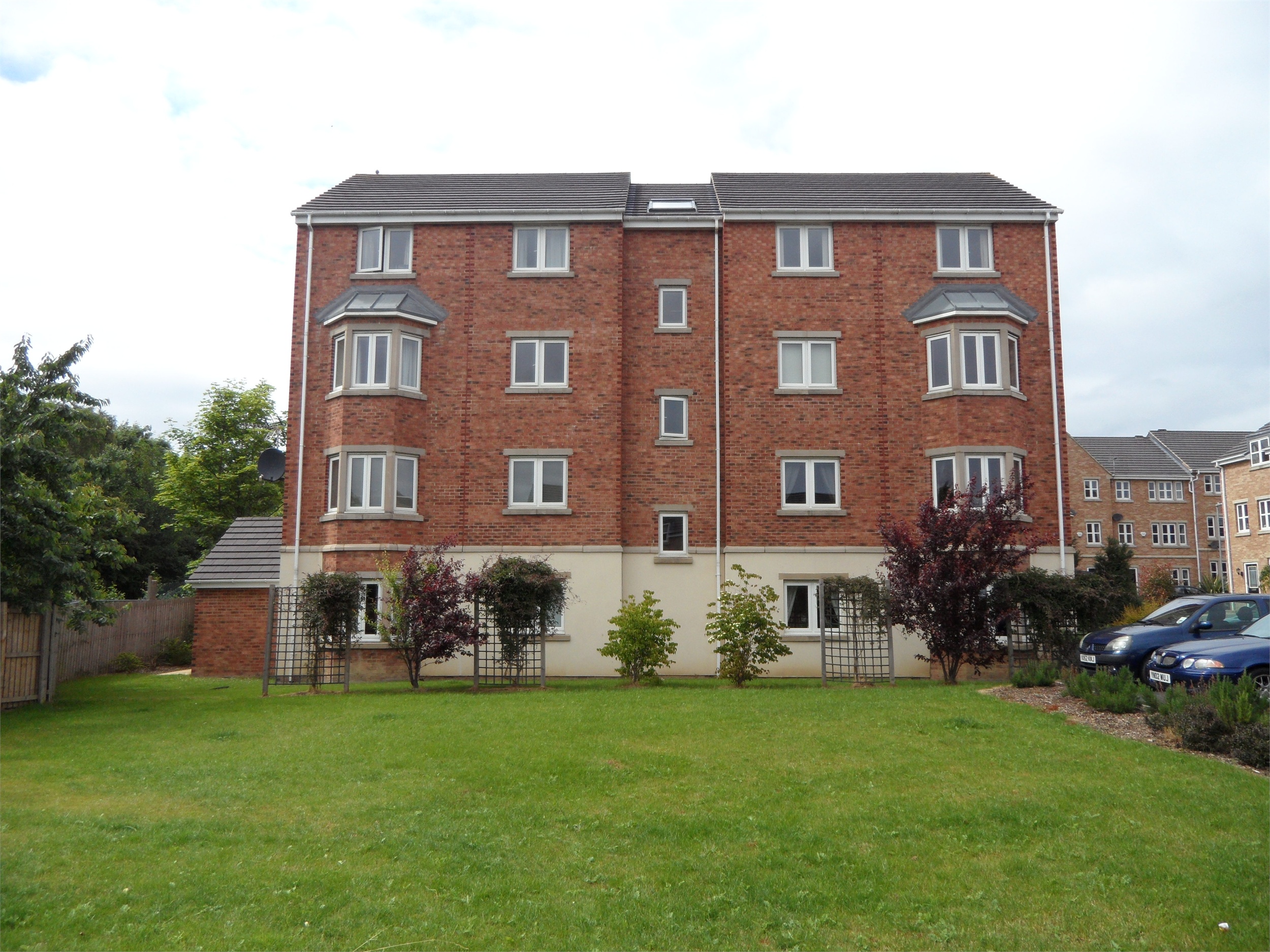 Whitegates Cleckheaton 2 bedroom Flat to rent in Laithe Hall Avenue