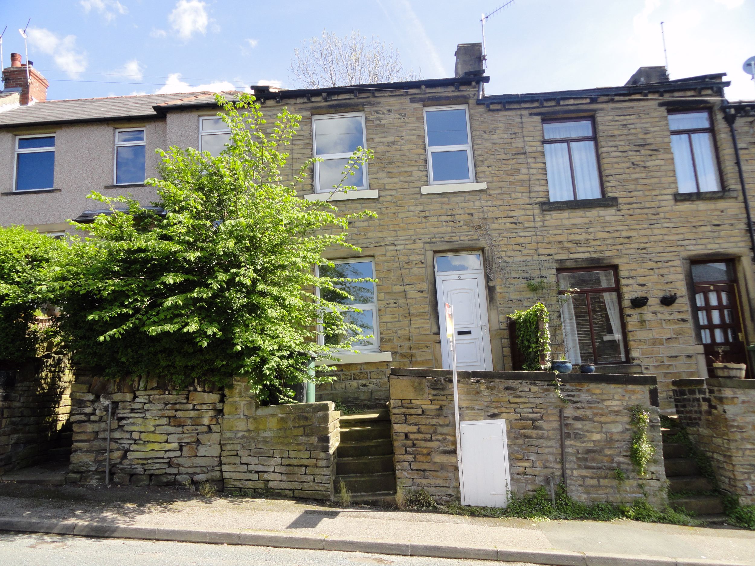 Whitegates Huddersfield 2 bedroom House For Sale in Forest Road