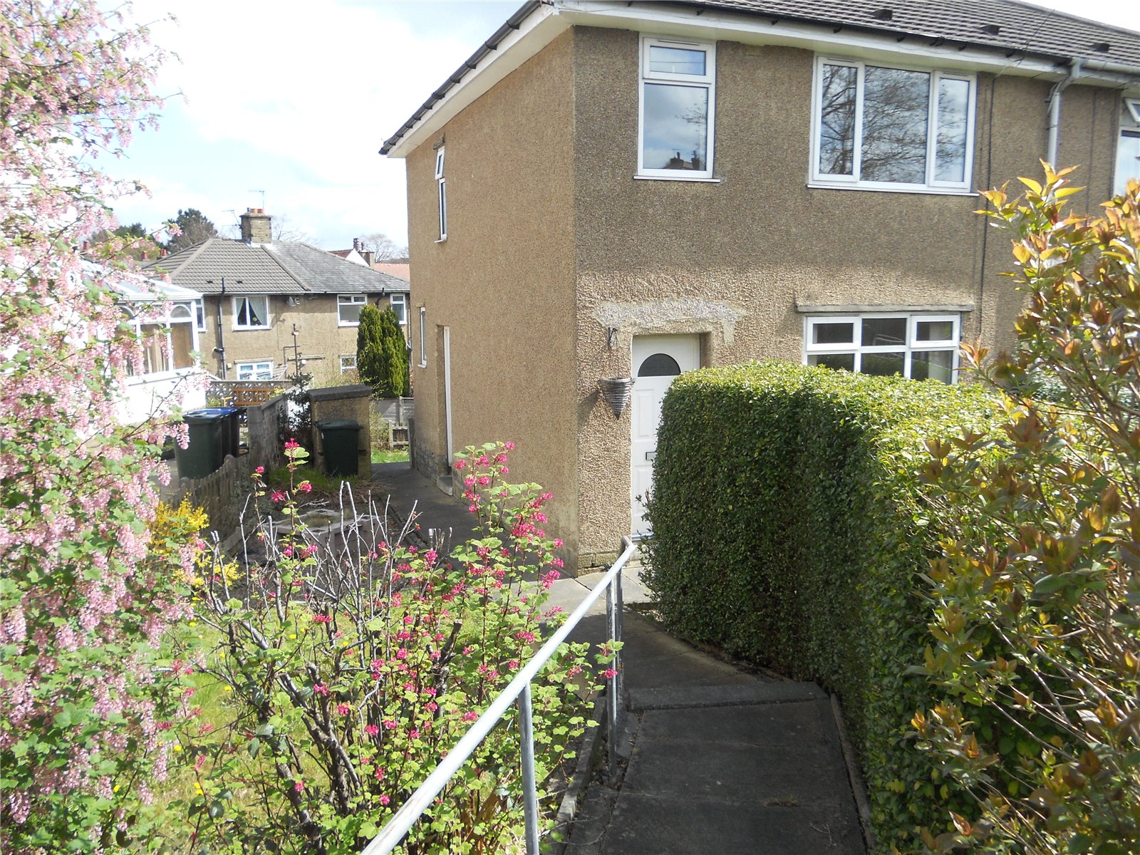 Whitegates Keighley 3 bedroom House to rent in Broomhill Drive Keighley BD21 Whitegates