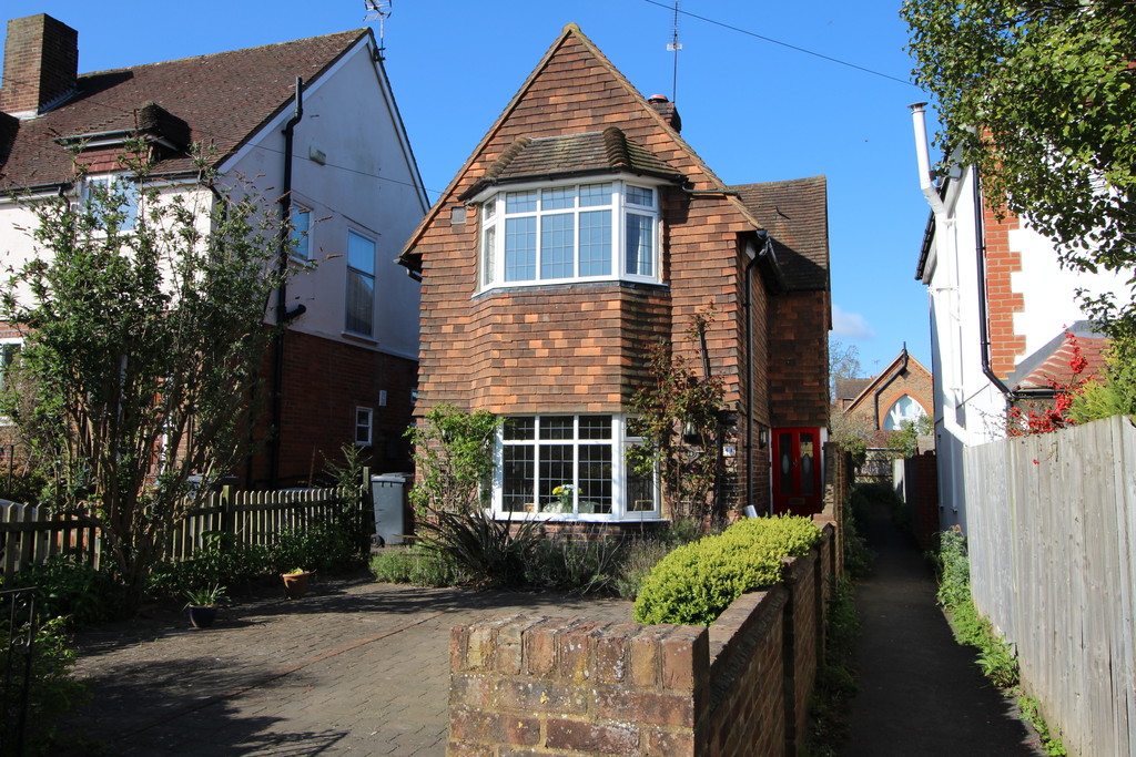 3 Bedroom House In Guildford Surrey Residential