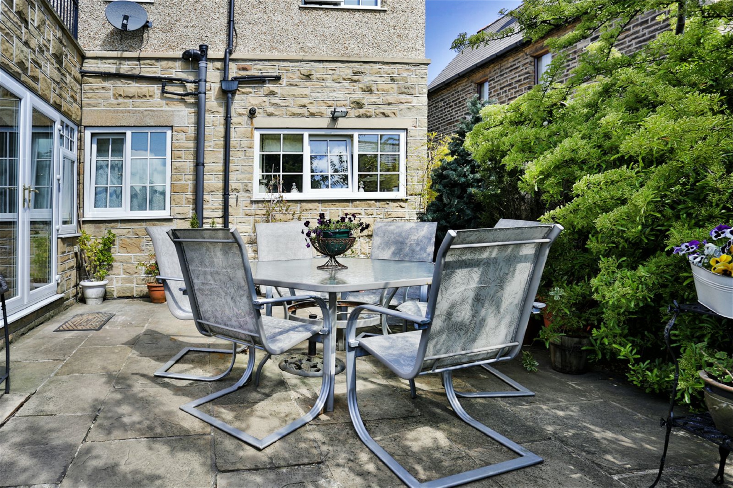 Whitegates Halifax 4 bedroom House SSTC in Denholme Gate Road