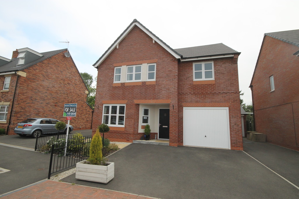 Martin & Co Hinckley 4 bedroom Detached House Let in Yeoman Close, Hinckley