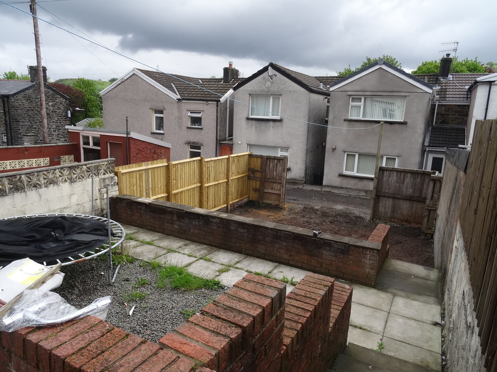 Martin & Co Merthyr Tydfil 3 bedroom Terraced House Let in Nightingale Street, Abercanaid