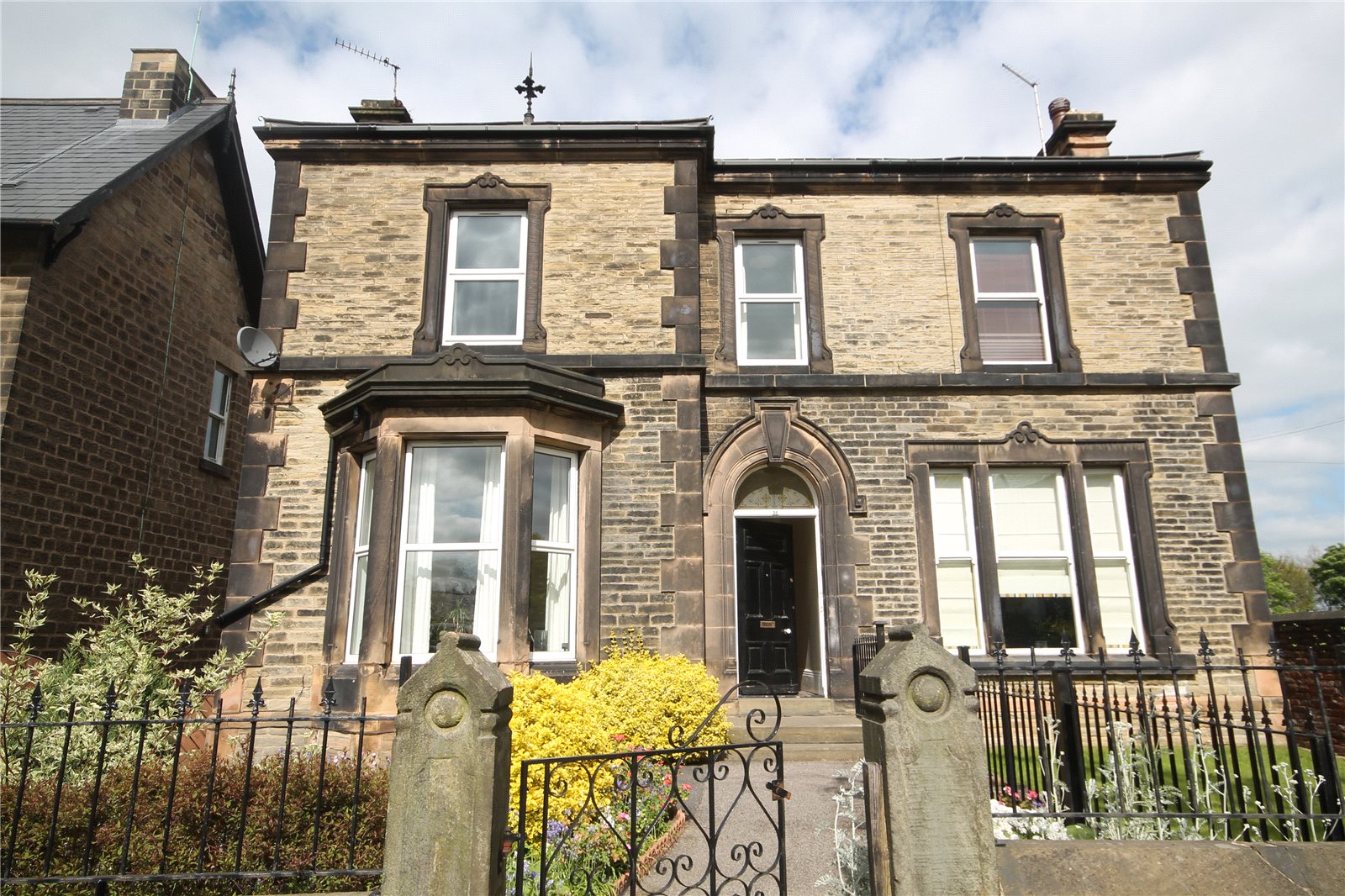 Whitegates Barnsley 2 bedroom Flat to rent in Huddersfield Road
