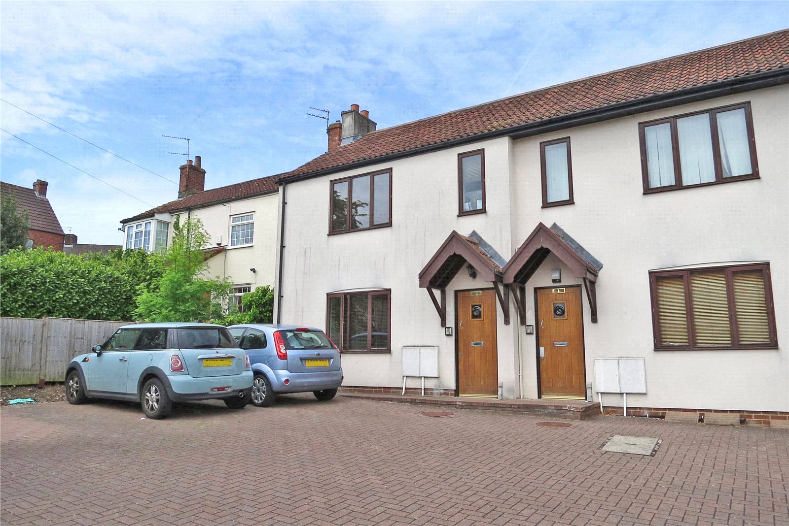 CJ Hole 2 bedroom Flat to rent in Lower House, Conygre Road