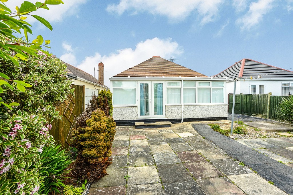 Martin & Co Wirral Bebington 2 bedroom Detached Bungalow Let in