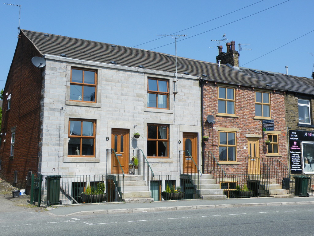 Martin & Co Rochdale 2 bedroom Terraced House Let in New Road, Dearnley