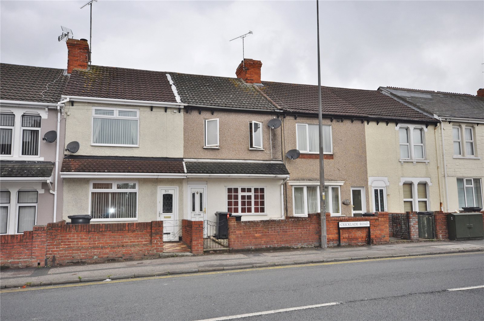 Parkers Swindon 2 bedroom House SSTC in Cricklade Road, Gorse Hill, Swindon