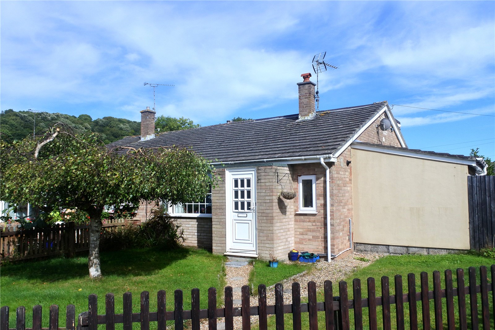 CJ Hole 3 bedroom House for sale in Wimblestone Road