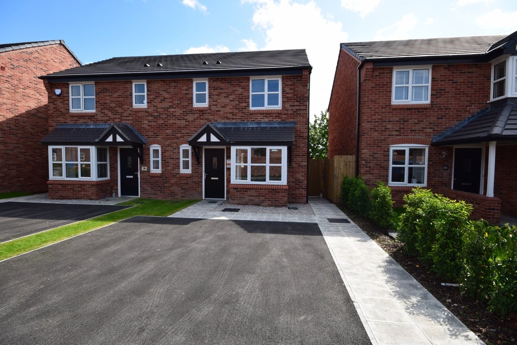 Martin & Co Rochdale 3 bedroom SemiDetached House Let in Innes Close
