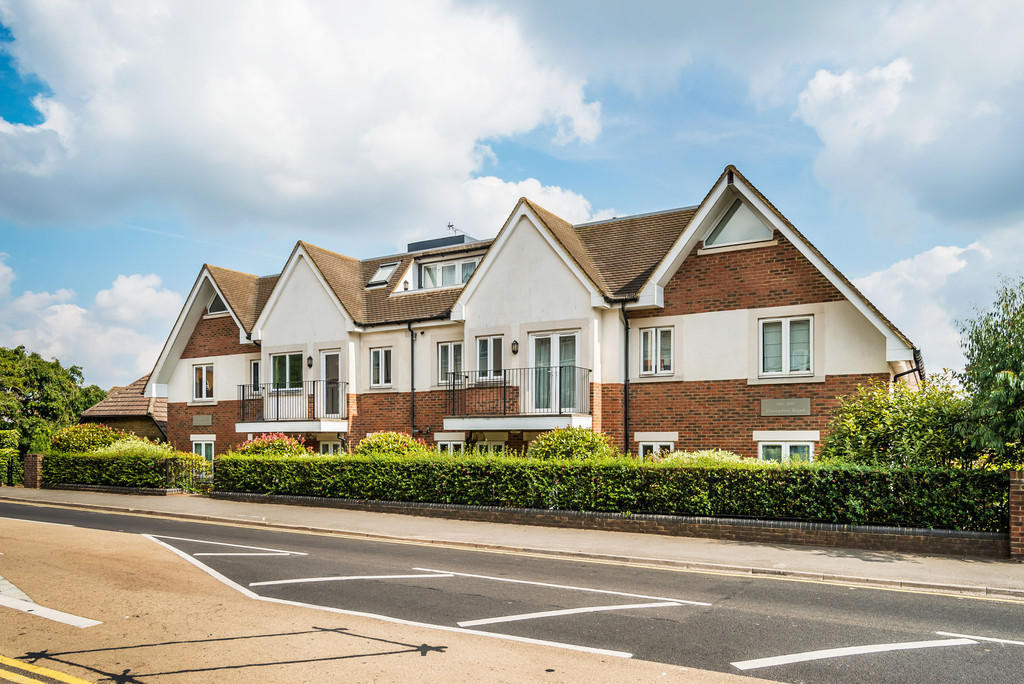 Martin & Co Caterham 2 bedroom Apartment Let in Caterham On The Hill