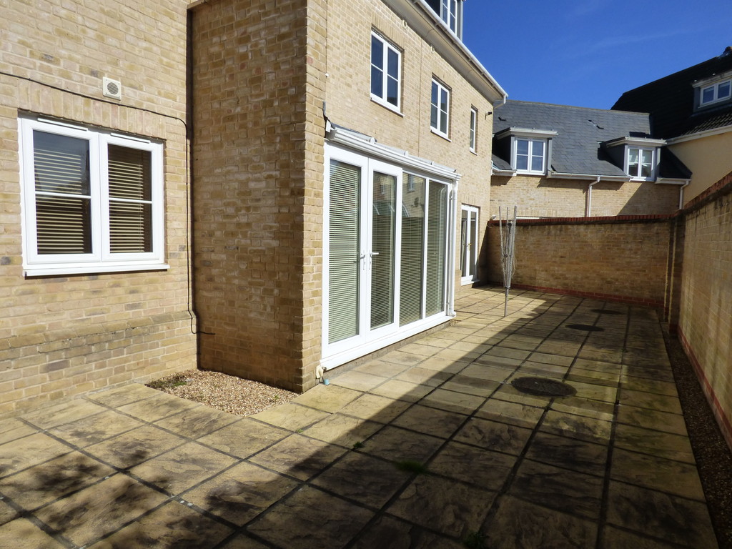 Martin & Co Bury St Edmunds 2 bedroom Apartment Let in Drovers Avenue
