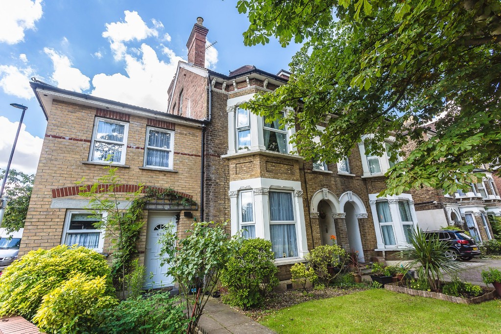 Martin & Co Croydon 2 bedroom Flat Let in Coombe Road, Croydon