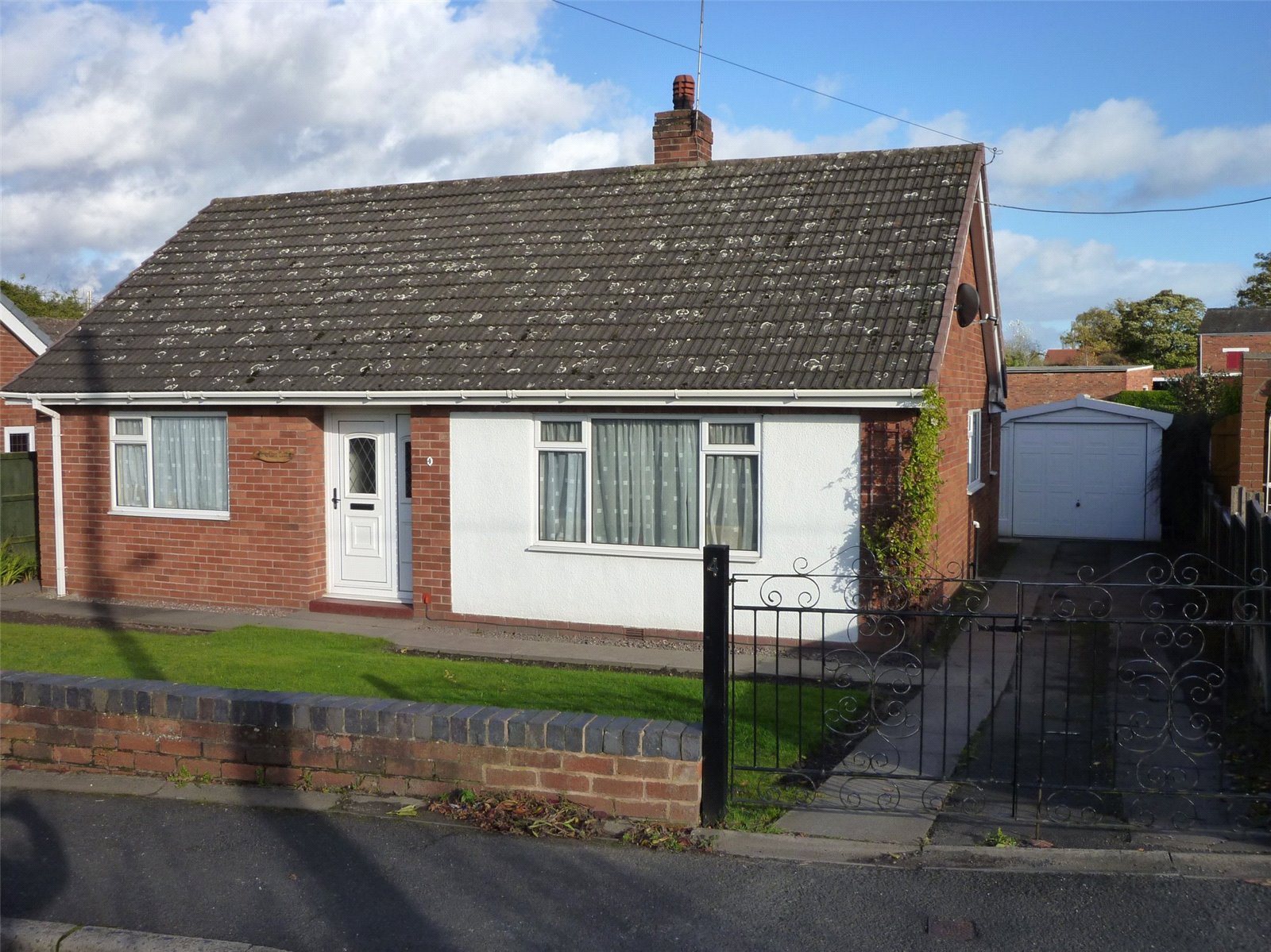 Whitegates Crewe 2 bedroom Bungalow for sale in Gresty Green Road