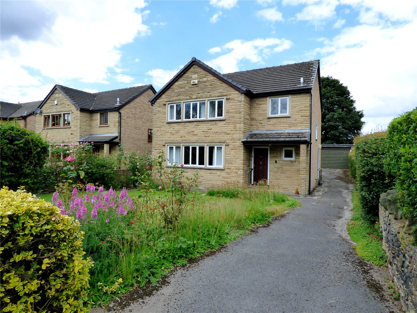 Whitegates Cleckheaton 4 bedroom House SSTC in Hartshead Lane Hartshead