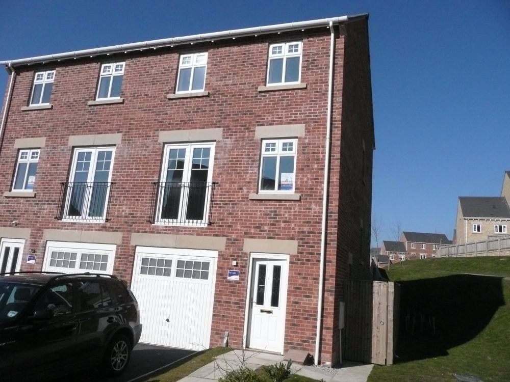 Whitegates Wakefield 4 bedroom House to rent in Bloomingdale Court